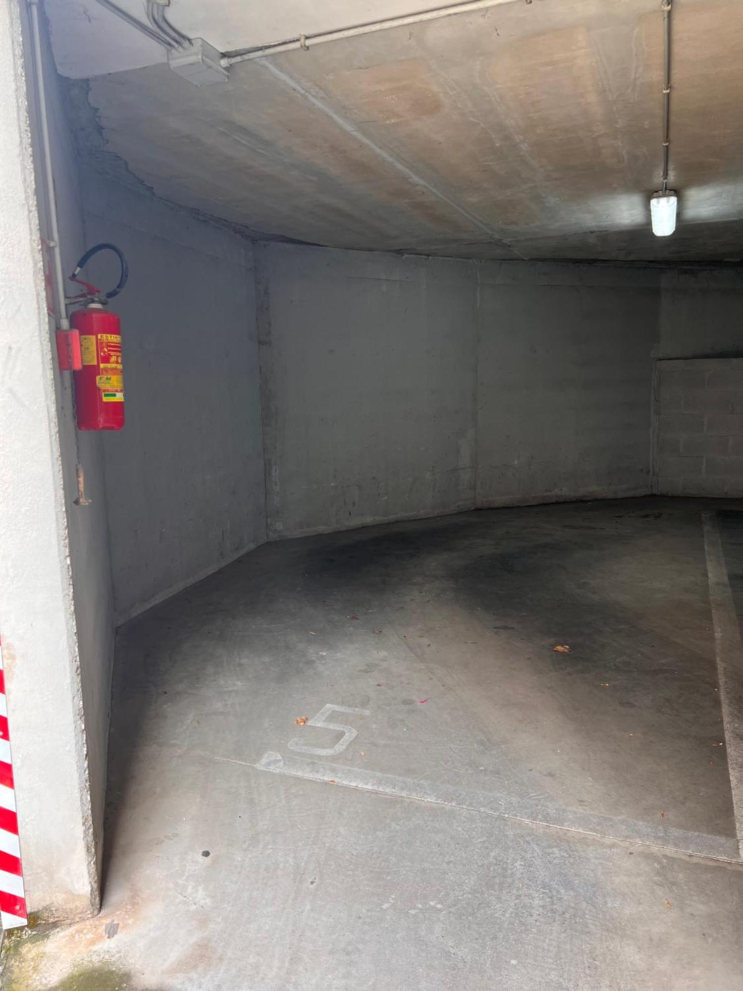 Pictadomus-magenta - Fermata Metroa A 300 Mt Roma